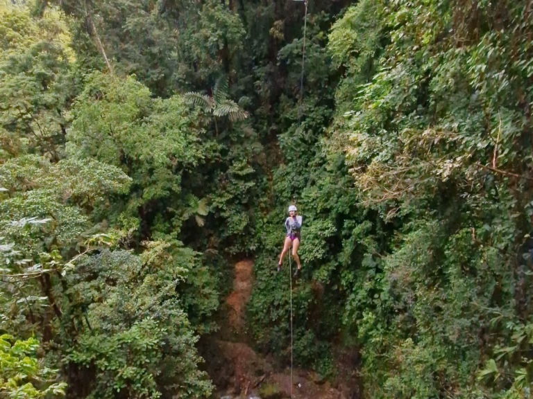 waterfall rappel and zipline in la fortuna